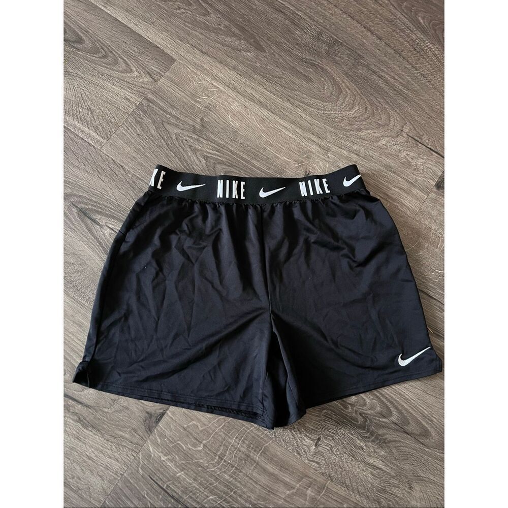 Nike standart fit Women’s Active Shorts size M